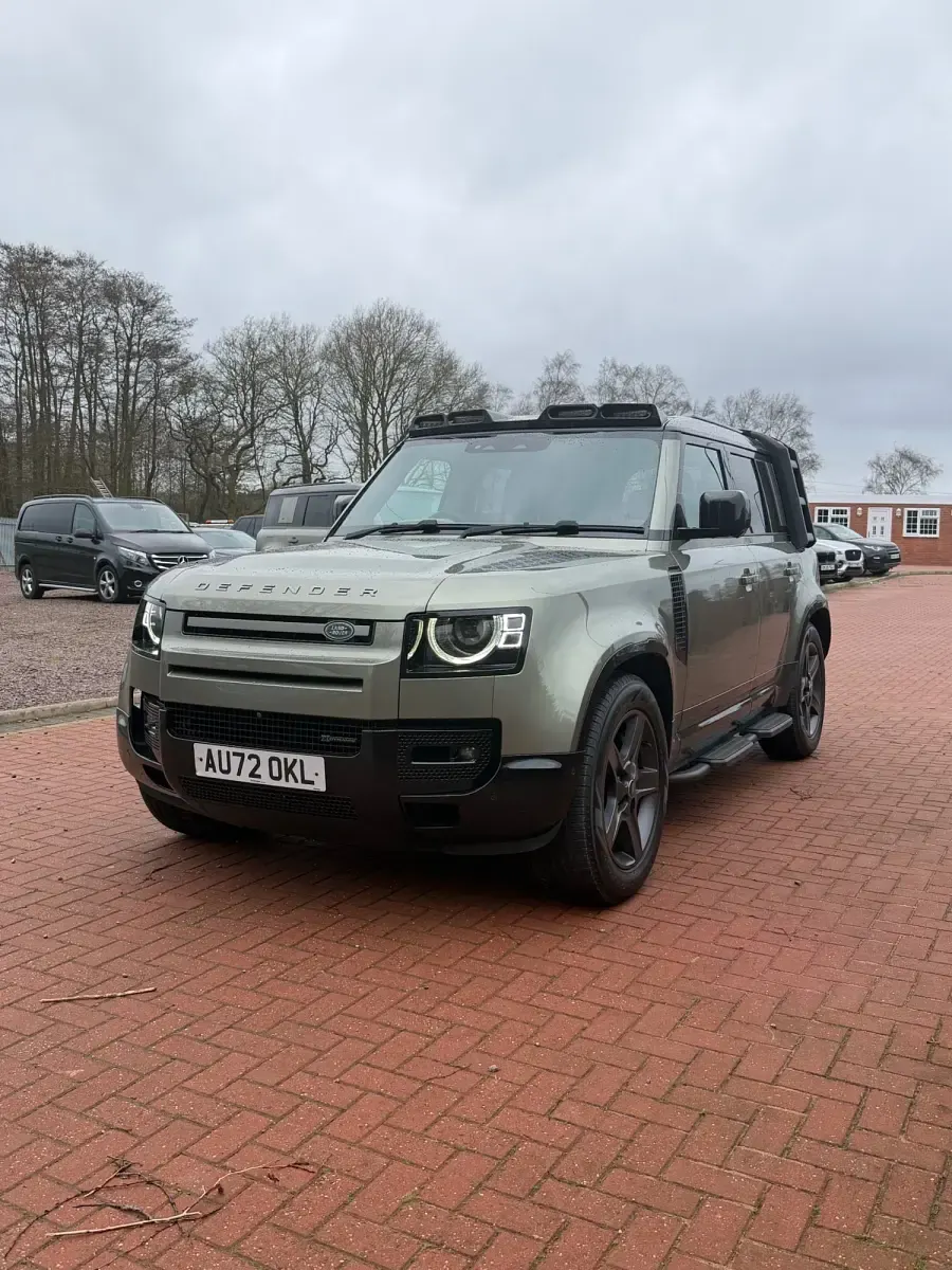 Usado Land Rover Defender SE Dynamic 2022 Verde SUV