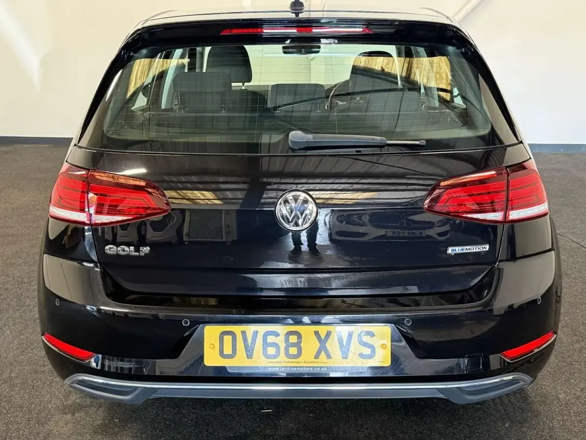 Second-hand VW Golf VII SE 130 CP (95 kW) 2018 Negru Hatchback