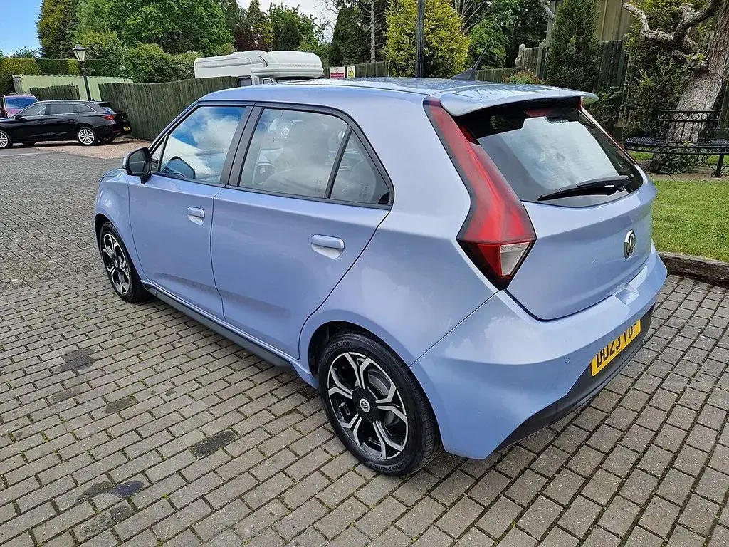 Usado MG MG3 Exclusive 106 HP (77 kW) 2023 Prateado Citadino
