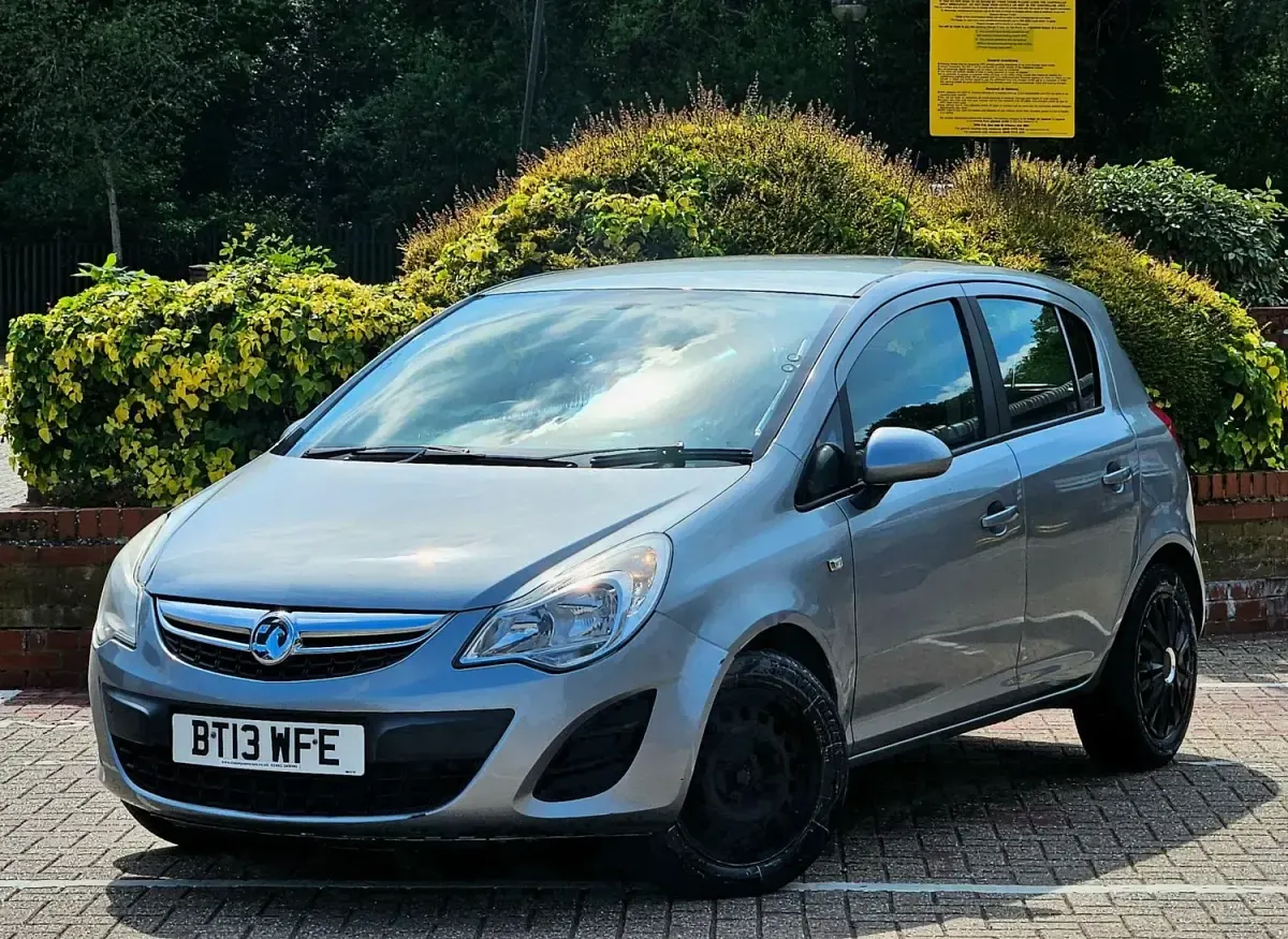 Begagnad Vauxhall Corsa 80 HK (58 kW) 2013 Silver Halvkombi