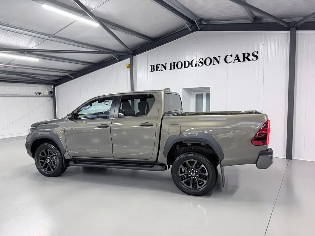 New Toyota HiLux 204 HP (150 kW) 2026 Bronze Pickup
