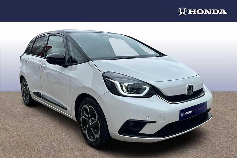 Used Honda Jazz Hybrid 109 HP (80 kW) 2022 White Hatchback