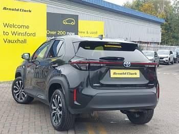 Used Toyota Yaris Hybrid Design 116 HP (85 kW) 2022 Black Estate