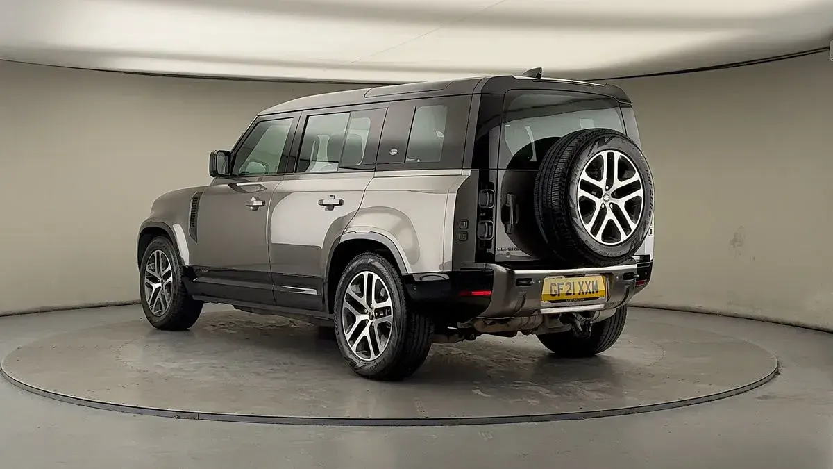 Used Land Rover Defender S 300 HP (220 kW) 2021 Gallium silver SUV