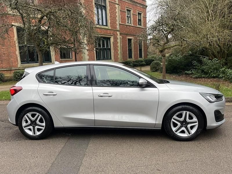 Used Ford Focus Trend 125 HP (91 kW) 2023 Silver Hatchback