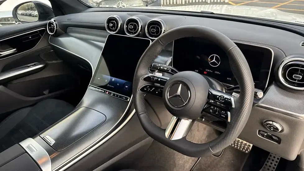 New Mercedes GLC300e Urban 313 HP (230 kW) 2025 White SUV