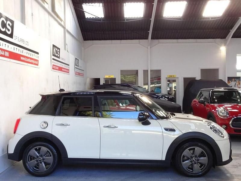 Used Mini Cooper S Classic 178 HP (130 kW) 2022 White Hatchback