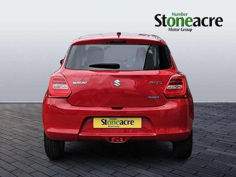 Używany Suzuki Swift SZ-L 83 KM (61 kW) 2023 Czerwony Hatchback