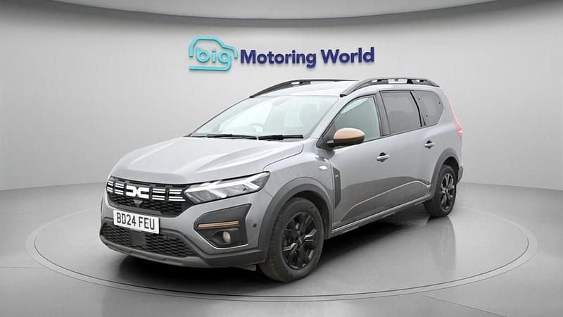 Used Dacia Jogger Extreme 110 HP (80 kW) 2024 Grey MPV