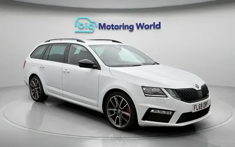 Used Skoda Octavia vRS 188 HP (138 kW) 2020 White Estate