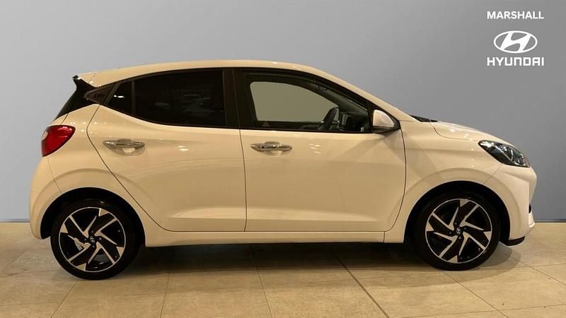 Used Hyundai i10 Premium 84 HP (61 kW) 2023 White Hatchback