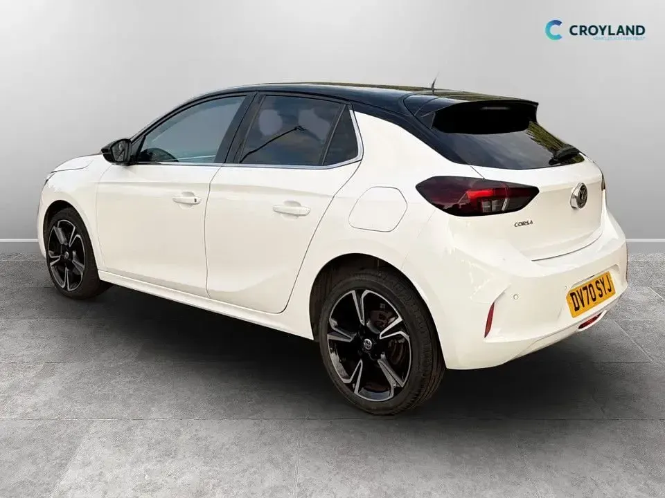 Used Vauxhall Corsa Elite 98 HP (72 kW) 2021 White Hatchback