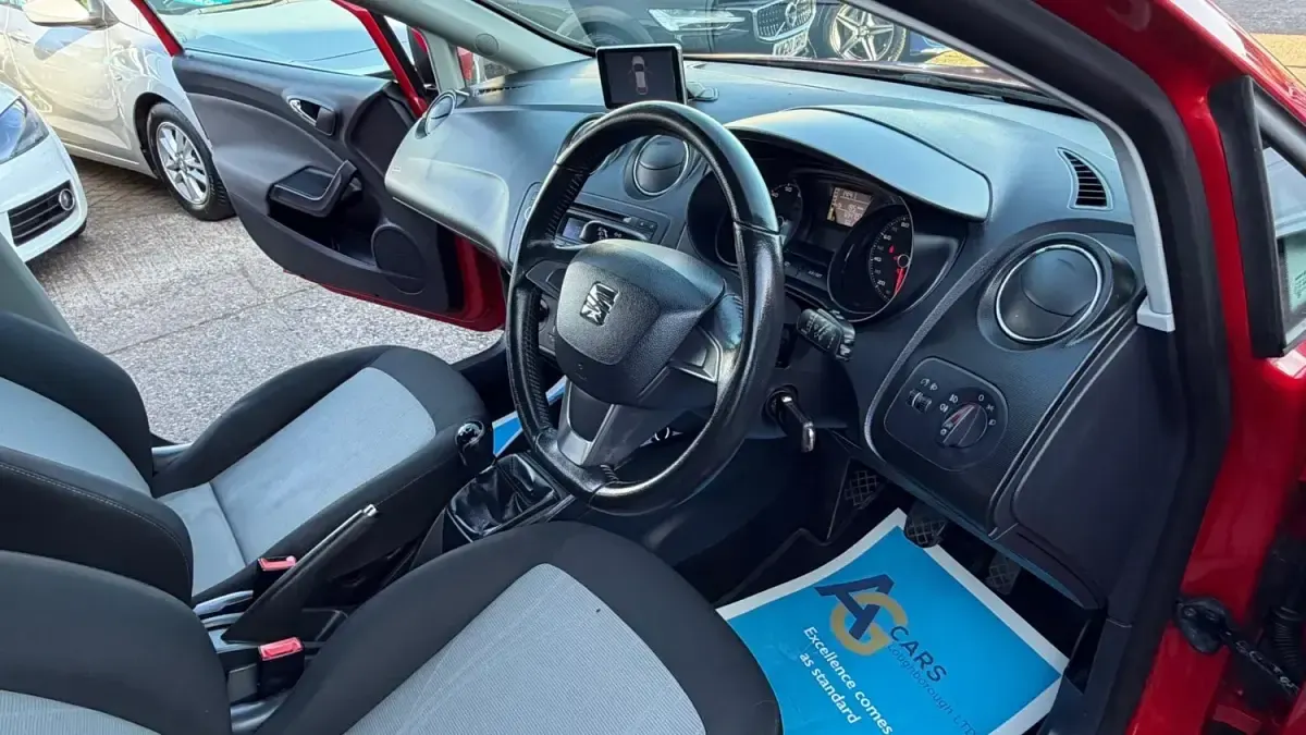 Begagnad Seat Ibiza 85 HK (62 kW) 2014 Röd Halvkombi
