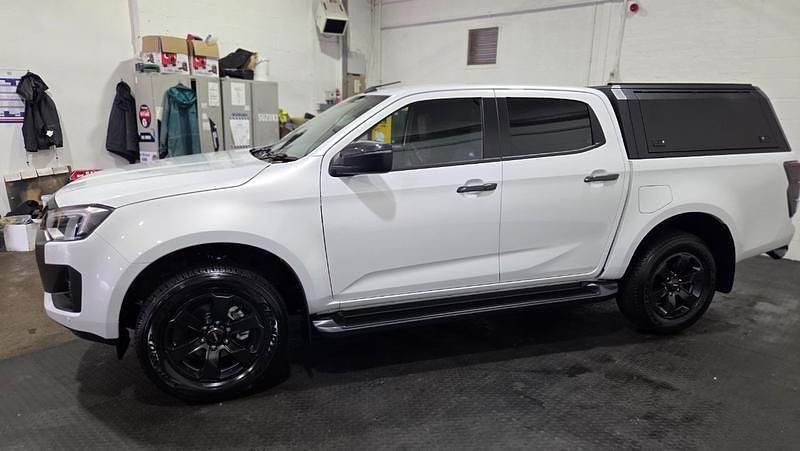New Isuzu D-Max 2025 Dolomite white Pickup
