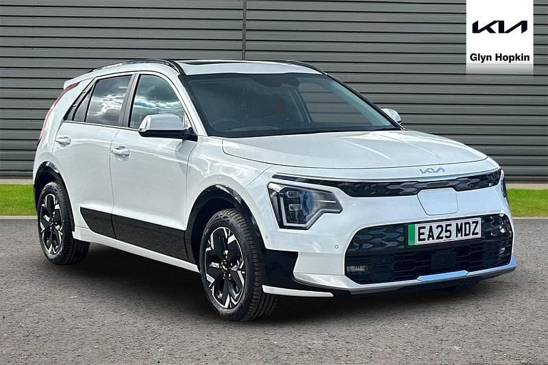 White New 2025 Kia e-Niro 4 SUV | £27,957 (Fair price) - Image 1/4