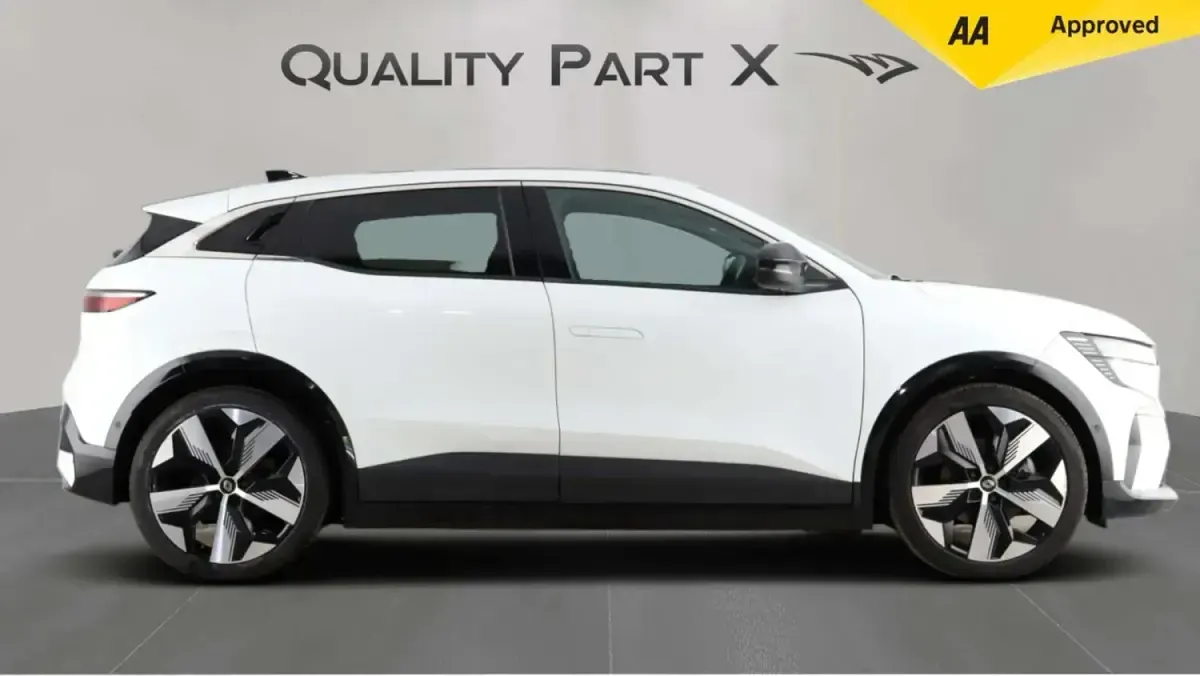 Używany Renault Megane E-Tech Komfort 160 kW (218 KM) 2024 Biały Hatchback