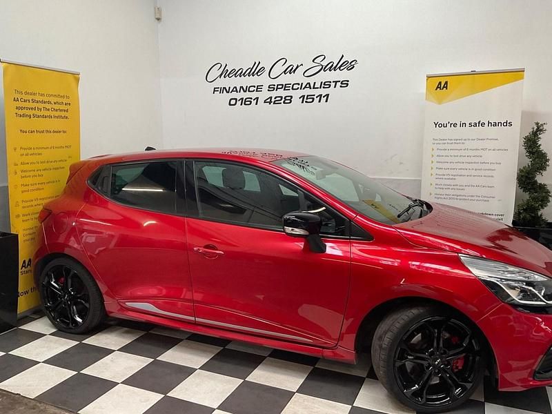 Used Renault Clio IV 197 HP (144 kW) 2014 Red Hatchback