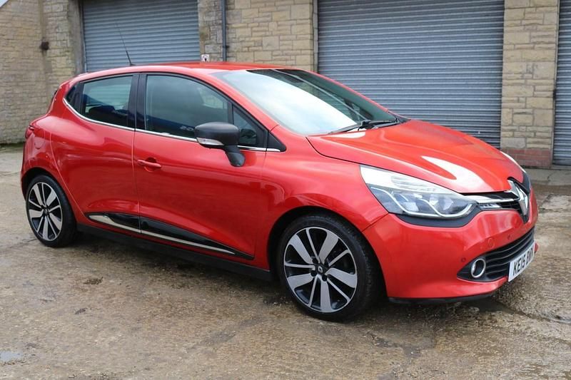 Used Renault Clio IV Dynamique 90 HP (66 kW) 2015 Red Hatchback