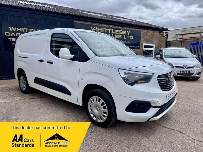 White Used 2021 Vauxhall Combo Sportive MPV | £9,990 (Fair price) - Image 1/4
