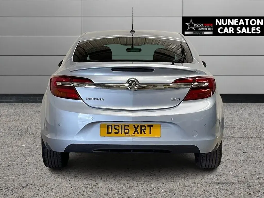 Used Vauxhall Insignia SRi 136 HP (100 kW) 2016 Silver Hatchback