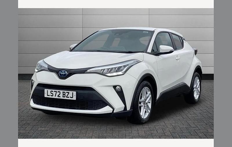 Used Toyota C-HR 122 HP (89 kW) 2022 Pure white SUV