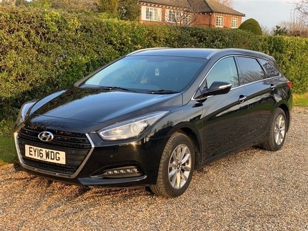 Black Used 2016 Hyundai i40 SE Estate | £4,595 (Fair price) - Image 1/1