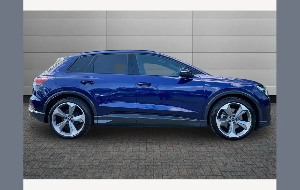 Used Audi Q4 e-tron Black Edition 207 kW (282 HP) 2025 Blue SUV