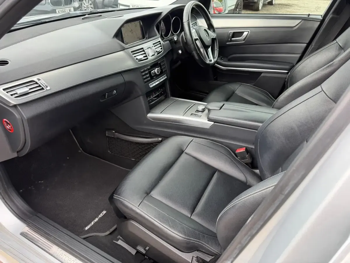 Usado Mercedes E220 AMG line 2014 Plateado Berlina