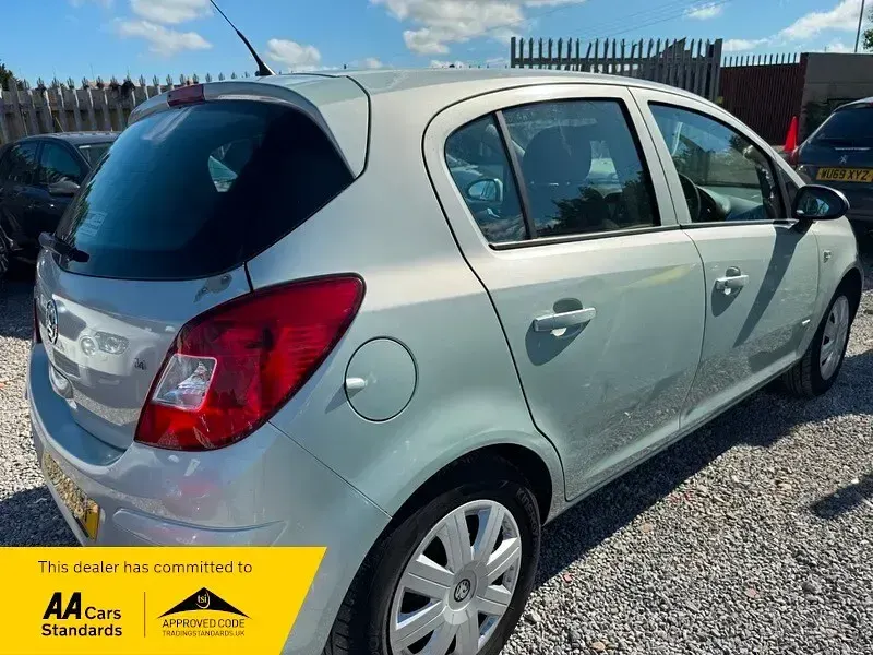 Used Vauxhall Corsa Club 89 HP (65 kW) 2008 Green Hatchback