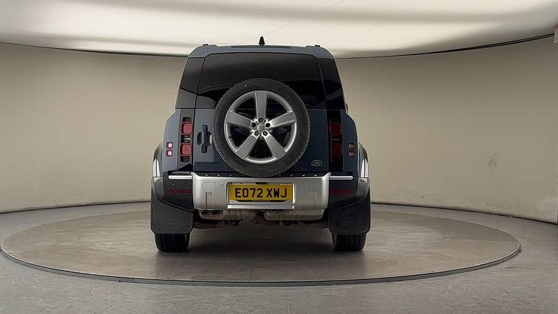 Used Land Rover Defender SE 250 HP (183 kW) 2022 Nebelquell blue SUV