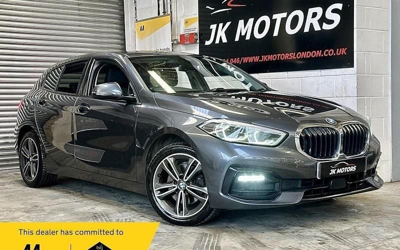 Begagnad BMW 118 Sport Line 140 HK (102 kW) 2020 Halvkombi