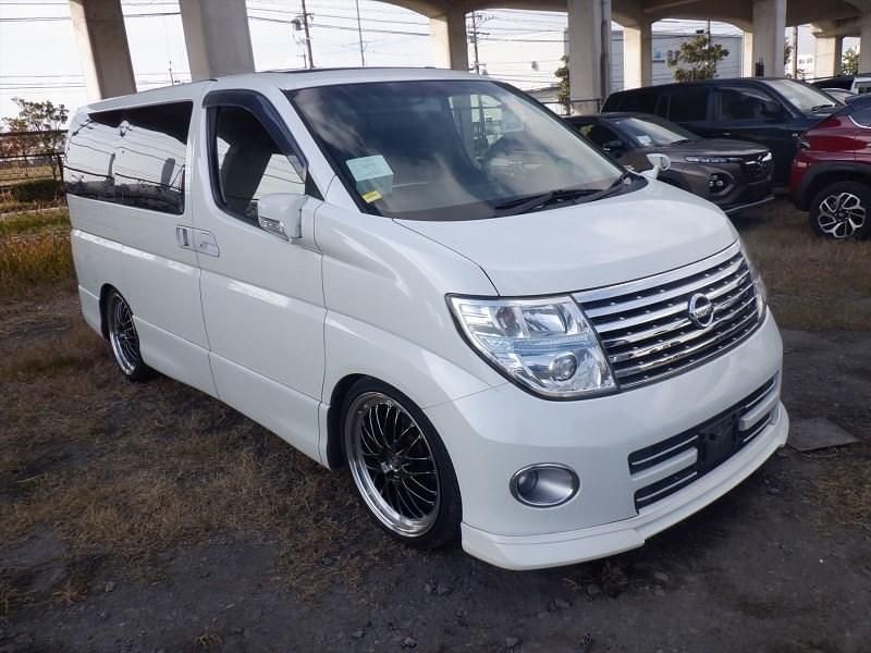 Used Nissan Elgrand 2007 White MPV
