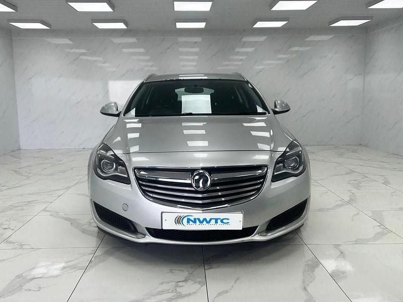 Second-hand Vauxhall Insignia Design Edition 140 CP (102 kW) 2014 Argintiu Break