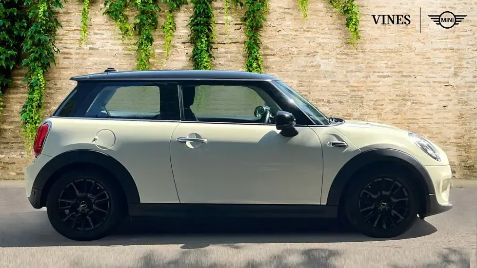 Used Mini Cooper Hatch 134 HP (98 kW) 2018 White Hatchback