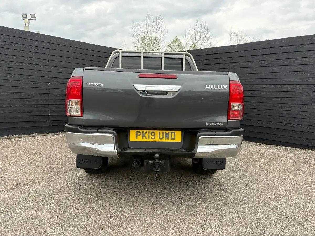 Used Toyota HiLux 150 HP (110 kW) 2019 Grey Pickup