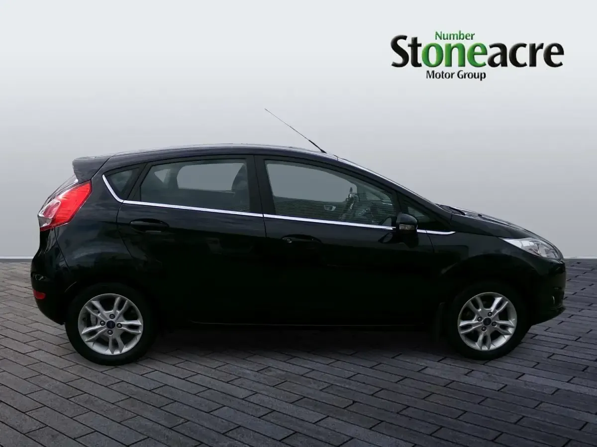 Used Ford Fiesta Zetec 82 HP (60 kW) 2015 Black Hatchback