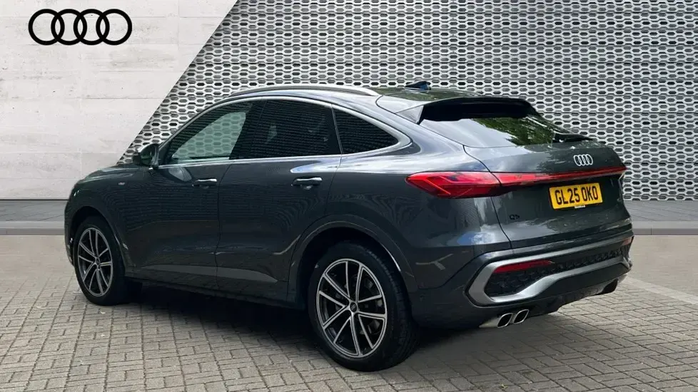 Używany Audi Q5 Sport 204 KM (150 kW) 2025 Szary SUV