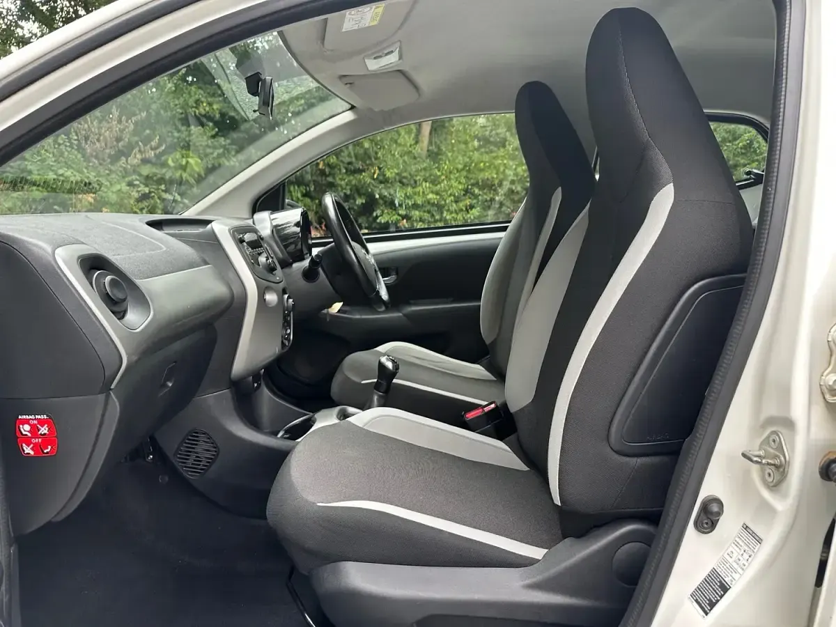 Used Toyota Aygo X-play 69 HP (50 kW) 2016 White Hatchback