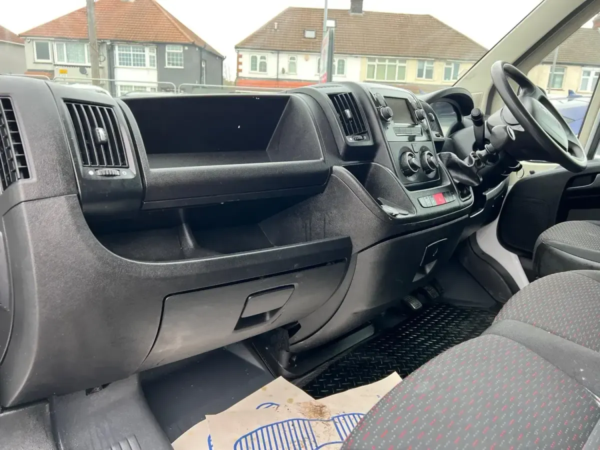 Usado Peugeot Boxer S 140 HP (102 kW) 2021 Branco Van