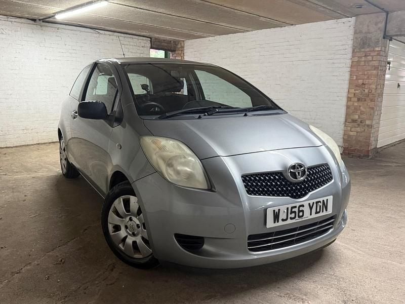 Silver Used 2006 Toyota Yaris T3 Hatchback | £1,649 (Fair price) - Image 1/4