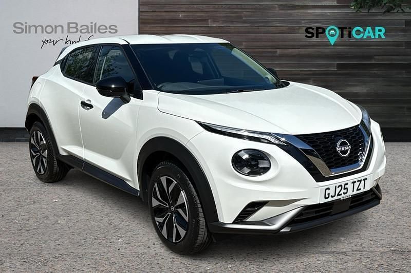 White New 2025 Nissan Juke Acenta Premium SUV | £19,995 (Good price) - Image 1/4