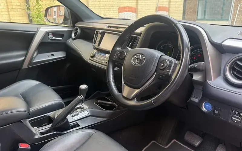 Used Toyota RAV4 Hybrid 197 HP (144 kW) 2018 Red SUV