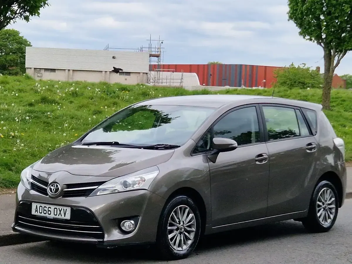 Used Toyota Verso 132 HP (97 kW) 2016 Bronze MPV