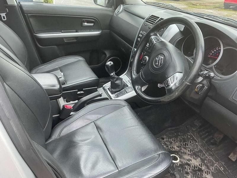 Used Suzuki Grand Vitara SZ5 2010 Silver SUV