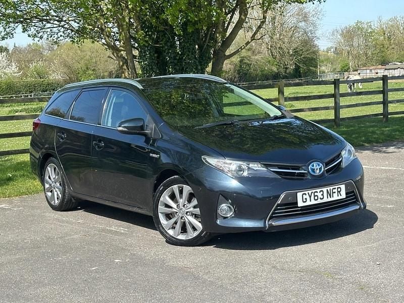 Used Toyota Auris Hybrid 136 HP (100 kW) 2013 Grey Estate