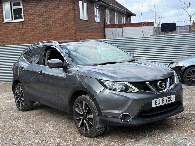 Used Nissan Qashqai Tekna 130 HP (95 kW) 2016 Grey SUV