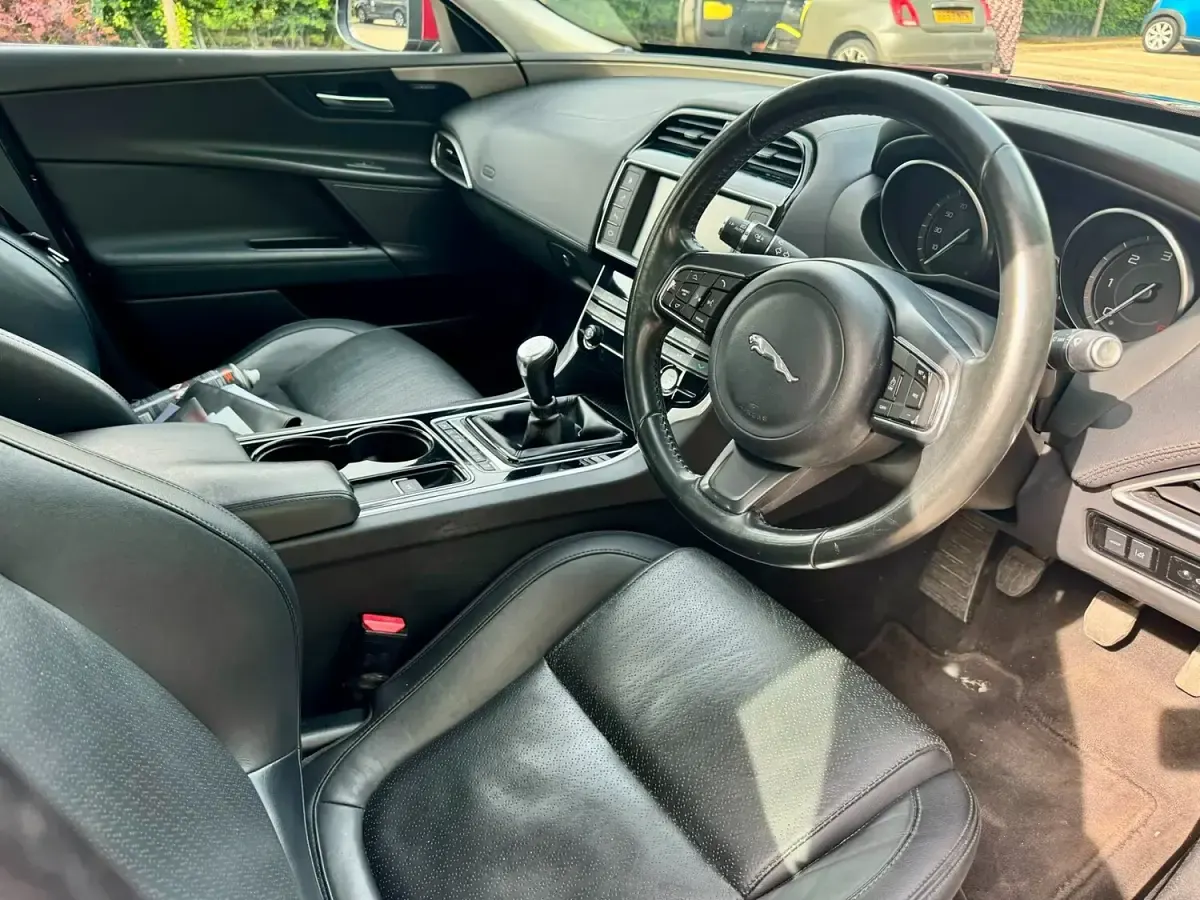 Used Jaguar XE Portfolio 163 HP (119 kW) 2015 Red Sedan