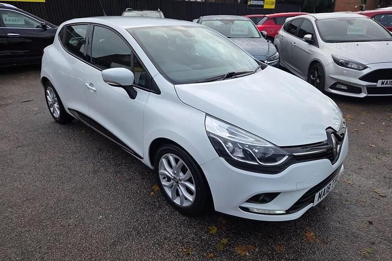 Used Renault Clio IV Dynamique 90 HP (66 kW) 2018 White Hatchback