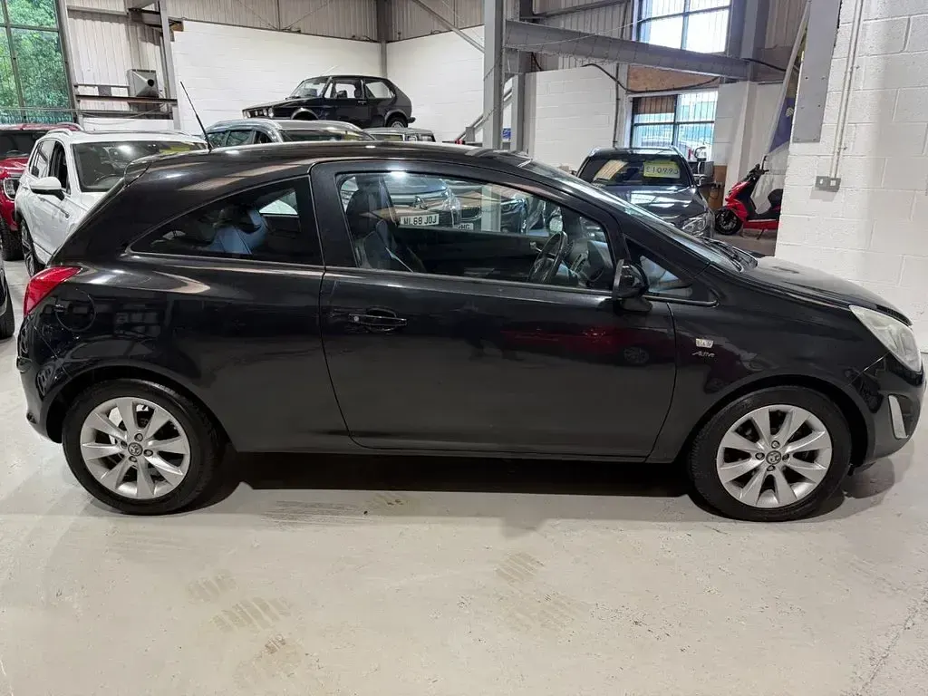 Used Vauxhall Corsa Active 85 HP (62 kW) 2013 Black Hatchback