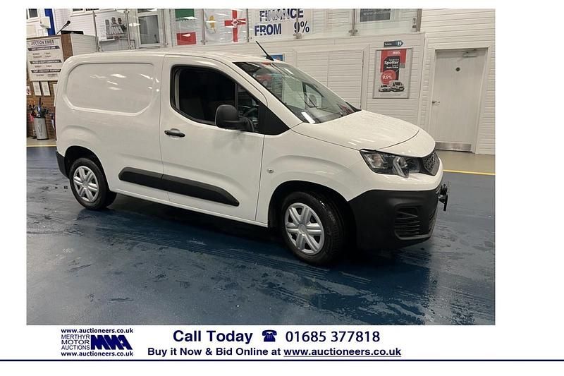 White Used 2019 Peugeot Partner MPV | £8,420 (Fair price) - Image 1/4